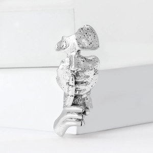 Retro silver alloy mask brooch featuring an abstract face making a shushing gesture