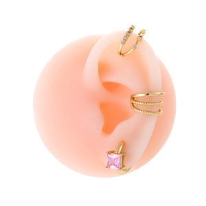Set di polsini auricolari dorati a U con zircone rosa su display a forma di orecchio