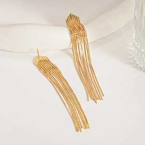 Elegant gold arrow tassel earrings featuring snake chain fringes and minimalist metal style