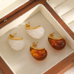 Amber and cream resin C-shaped 18k gold-plated stainless steel earrings set
