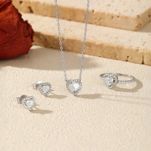 Elegant silver S925 heart jewelry set with necklace earrings and ring on stone