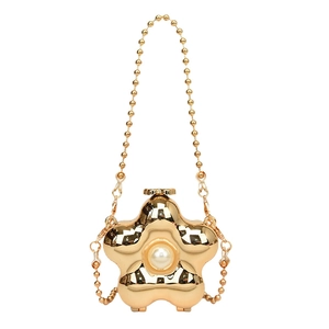 Mini sac floral doré avec perle centrale et fine bandoulière chaîne pour femme élégante
