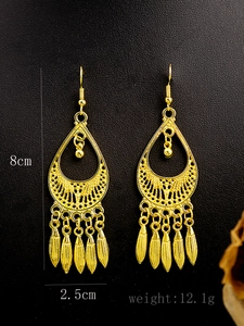 Detailed view of bohemian gold hollow teardrop earrings with dimensions and weight info
