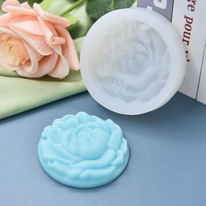 Moule en silicone floral pour gâteaux DIY et savon pivoine avec fleur terminée