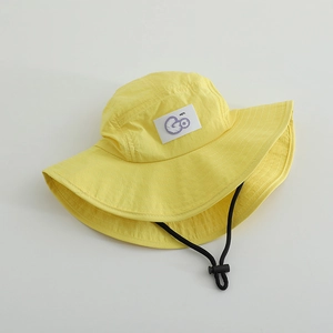 Chapeau bob jaune pour enfants avec broderie GO et cordon de serrage coupe-vent
