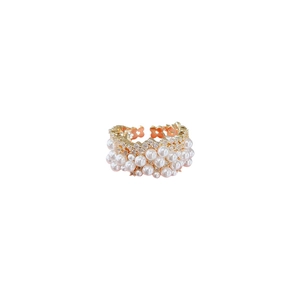 Anello aperto multistrato placcato oro con perle bianche e zirconi scintillanti