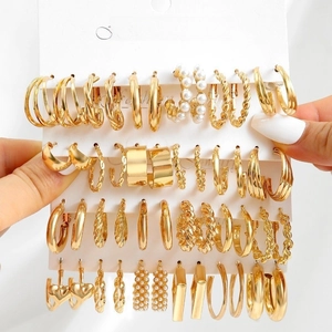 Detailed set of 20 pairs of gold geometric and pearl earrings on display card