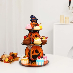 Alzata per cupcake a tre livelli a tema Halloween con zucca e gatto nero per dolci festivi
