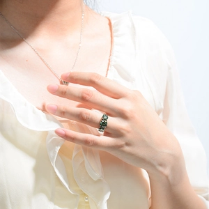 Elegant S925 sterling silver jewelry set featuring green moissanite ring and necklace