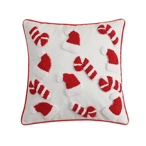 Weihnachtliches Kissenbezug-Set mit Tufting-Zuckerstangen und Nikolausmützen auf Leinwand