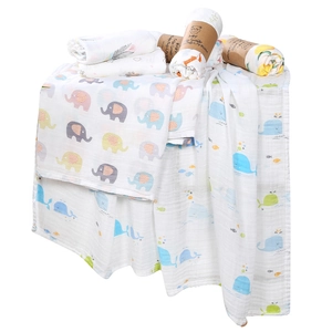Weiche Baby Mulltücher aus Bambus-Baumwolle mit bunten Elefanten und Wal Motiven