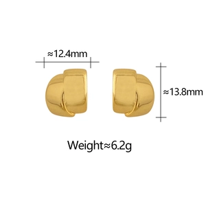 Detailed dimensions of gold hoop earrings showing 12.4mm width and 13.8mm height