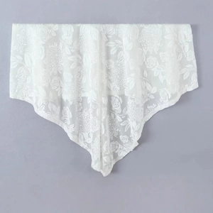 Châle élégant en dentelle blanche avec motifs de roses florales et texture extensible