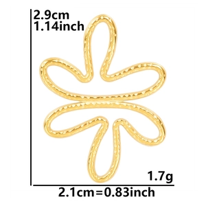 Detailed size measurement of a gold floral pendant with 2.9cm height and 2.1cm width