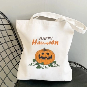 Détail du sac fourre-tout en toile d'Halloween avec citrouille et texte imprimé
