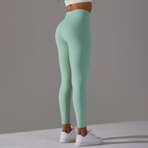 Détail du legging de yoga vert menthe à taille haute en tissu respirant sans couture