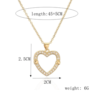 Detailed view of heart pendant necklace with dimensions 2x2.5cm and 45+5cm chain length