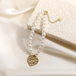 Elegant 18K gold-plated heart charm pearl bracelet for women with stainless steel chain