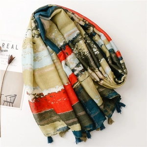 Écharpe rayée vintage multicolore avec lignes dorées et franges à glands vue de dessus