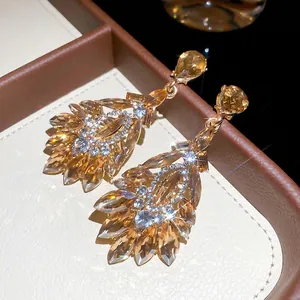 Boucles d'oreilles vintage en forme de goutte dorée avec cristaux ambrés et diamants
