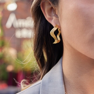 Classic 18K gold plated stainless steel wavy hoop earrings with elegant ribbed texture