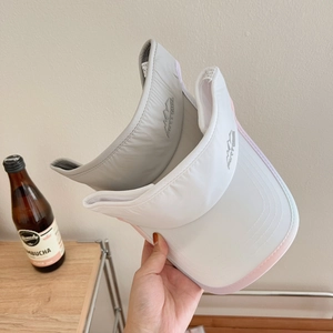 Detail showing the gray sun visor with breathable fabric and FORTRAVEL embroidery