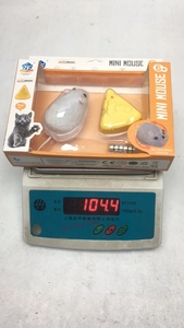 Mini topo giocattolo con telecomando a formaggio su bilancia dal peso di 104,4g