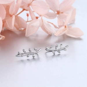 Elegante S925 Sterling Silber Olivenzweig Ohrklemmen mit feiner Blattstruktur