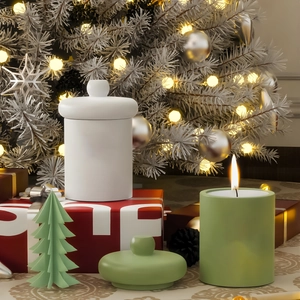 Set stampi in resina natalizi con barattolo in ceramica e candela verde sotto l'albero