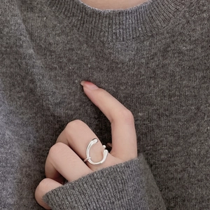 Minimalist S925 sterling silver irregular fluid line open ring worn on index finger