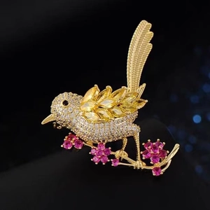 Exquisite bird brooch with sparkling white zircons and yellow gems on gold base