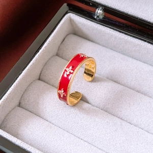 Detail of red enamel flower ring with 18k gold plating and zircon cross patterns