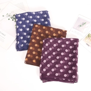 Sciarpe leggere in chiffon a pois nei colori blu navy, marrone e viola per donne eleganti