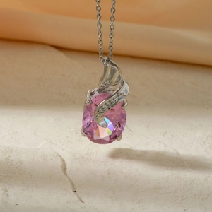 Collier minimaliste en argent avec pendentif zircon rose ovale et cristaux blancs