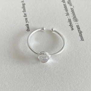 Minimalist 925 silver open ring featuring a round iridescent gemstone and beaded setting