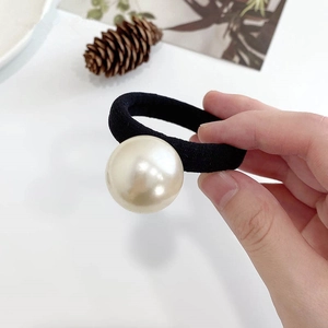 Elegante elastico nero per capelli con grande perla finta per acconciature da donna