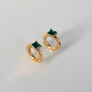 Minimalist gold hoop earrings featuring square-cut green zircons in a four-prong setting