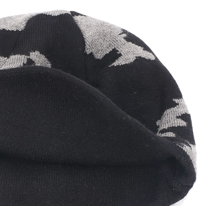 Winter-Strickmütze für Herren mit schwarz-grauem Camouflage-Jacquard für draußen