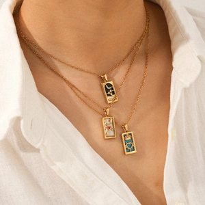 Collana multistrato in acciaio inossidabile placcato oro 18k con ciondoli tarocchi