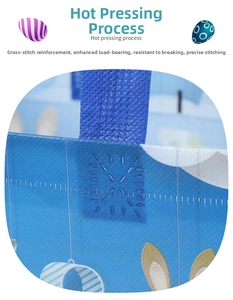 Détail du sac cadeau de Pâques avec poignées renforcées par couture en croix et pressage