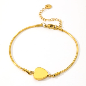 Bracelet minimaliste avec pendentif cœur doré, chaîne serpent et fermoir mousqueton réglable