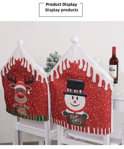 Housses de chaise de Noël festives avec motifs de renne et bonhomme de neige sur une table