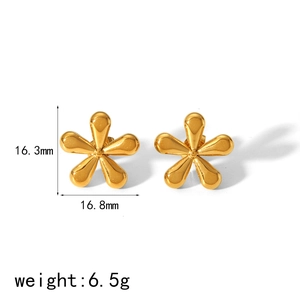 Elegant 18k gold stainless steel flower stud earrings for women with dimensional measurements