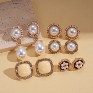 Ten-piece geometric earring set with pearls, resin details, and rhinestones in gold