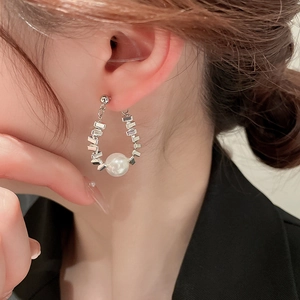 Silver chain geometric drop earrings with white pearl pendant worn by model