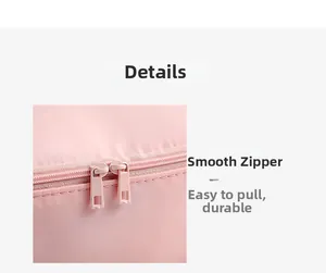 Détail des fermetures éclair en métal rose sur la trousse à maquillage en nylon
