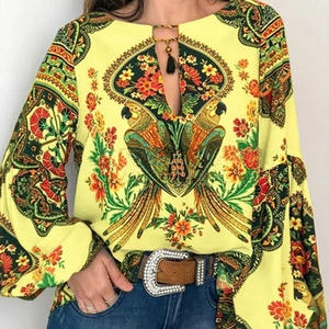 Blouse bohème jaune à imprimé perroquet, manches lanternes et col à pompons