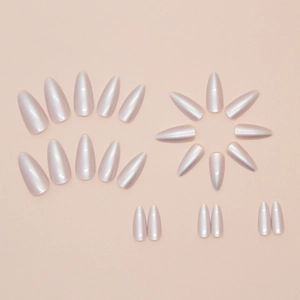 Lot de 24 faux ongles stiletto rose perle avec une finition irisée élégante