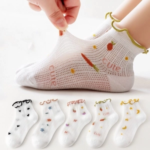 Five-pack breathable mesh cotton kids socks with cute floral patterns and ruffled edges