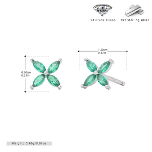 Macro detail of 925 silver clover studs with green zircon and dimensional measurements